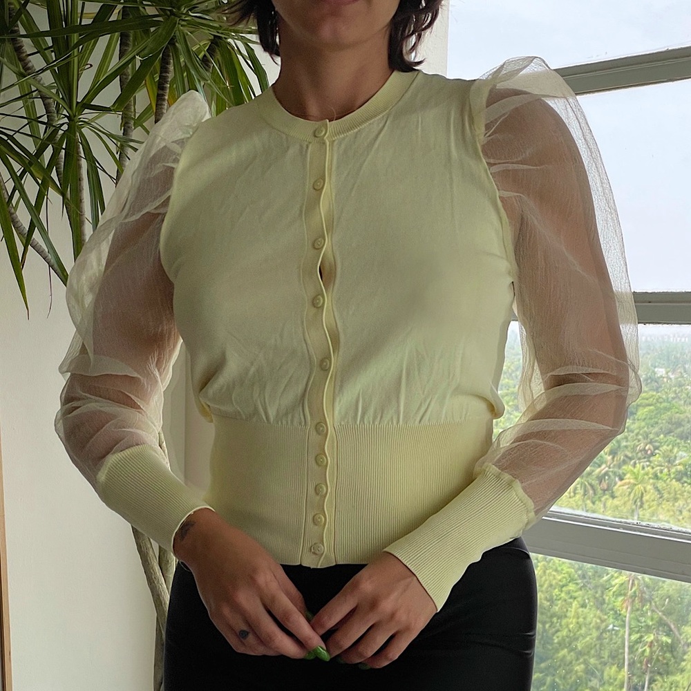 NWOT Zara Yellow Puffed Long Sleeve Button Top M